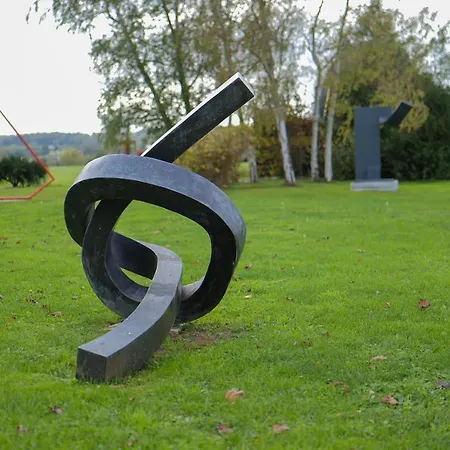 Dans Parc De Sculptures - 